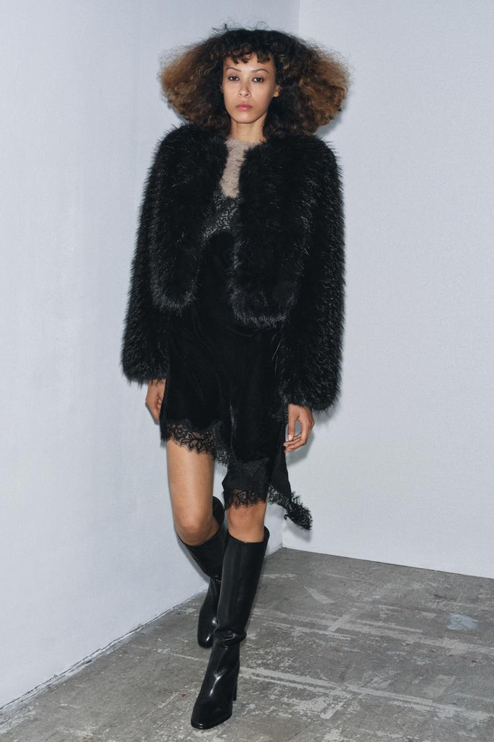 ZARA КОРОТКАЯ ШУБА ИЗ ИСКУССТВЕННОГО МЕХА — ZW COLLECTION, ЧЕРНЫЙ