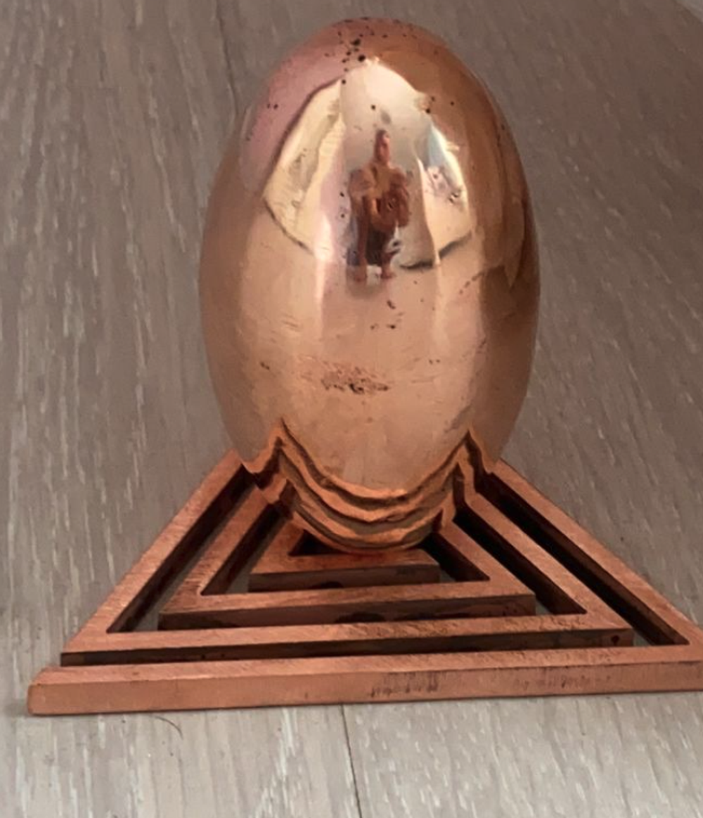 Лингам из меди на треугольной спирали