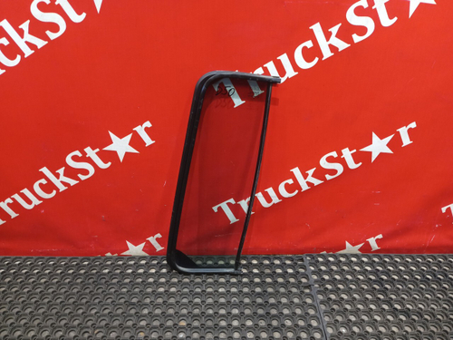 Форточка двери правой