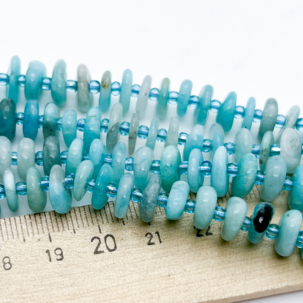 Амазонит, галтовка, размер около 9-11*2-3,5 мм, цена за отрезок 19 см (1/2 нити)