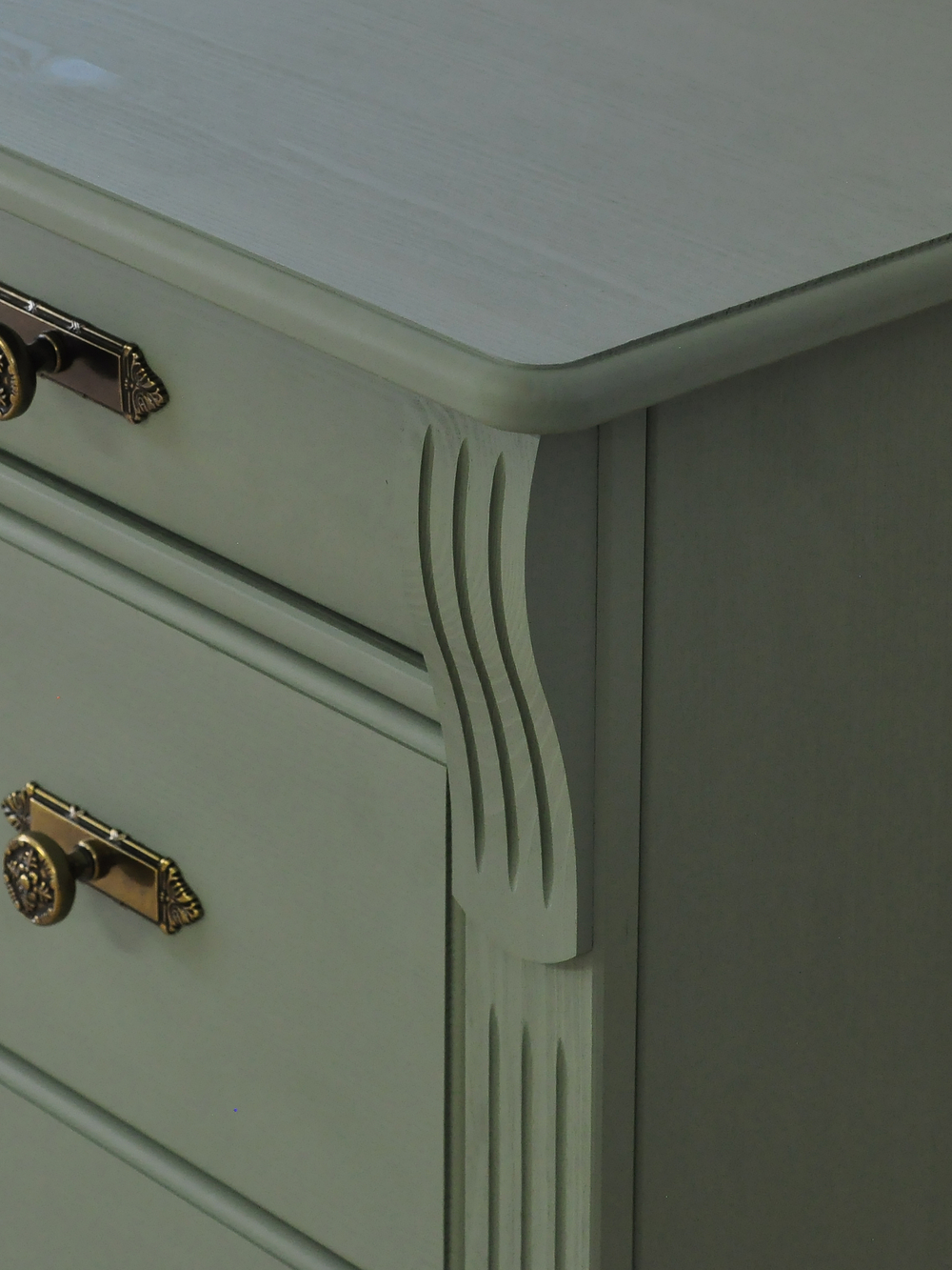 Комод для одежды Сюзанна, деревянный из массива сосны в викторианском стиле