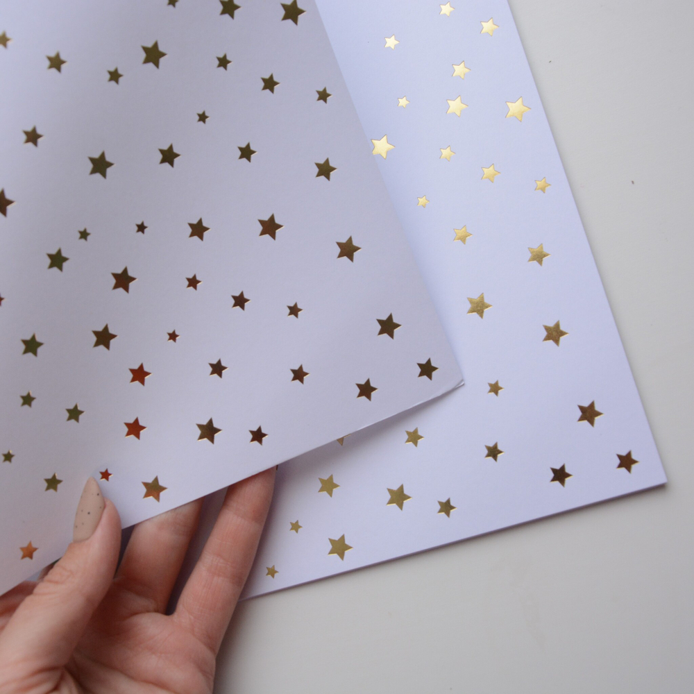 Лист односторонней бумаги с фольгированием, цвет белый, Золотые Звезды 30,5х30,5 см