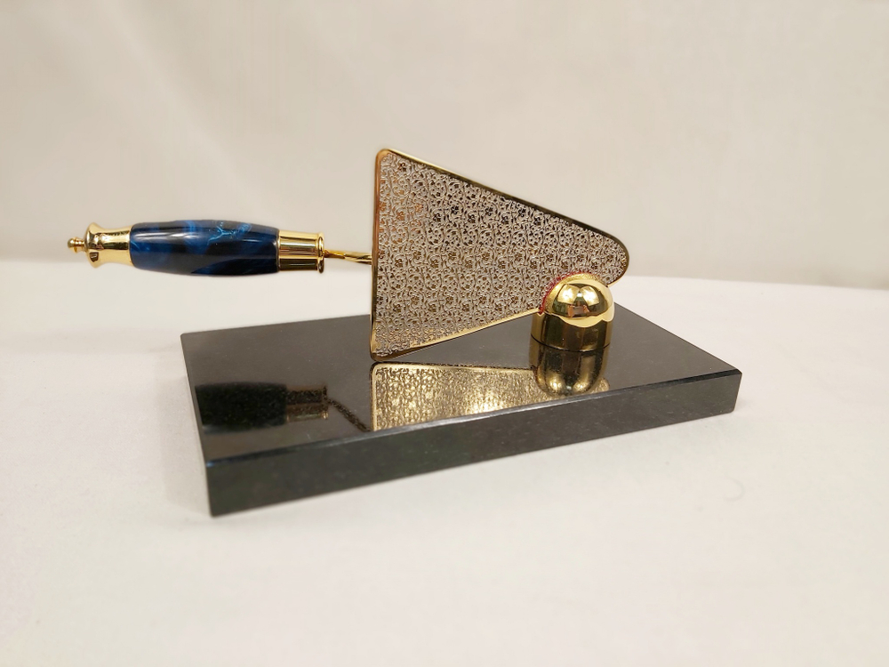 Подарок строителю " Сувенирный мастерок" малый на камне