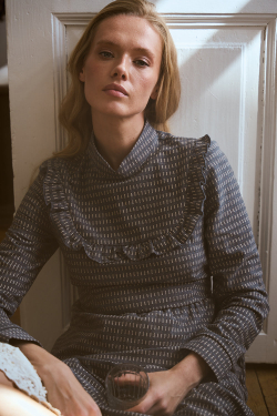 Платье с вшитой манишкой