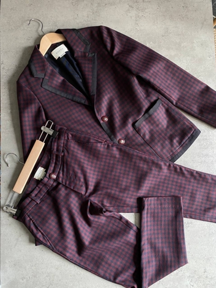 Шерстяной костюм Gucci, 140