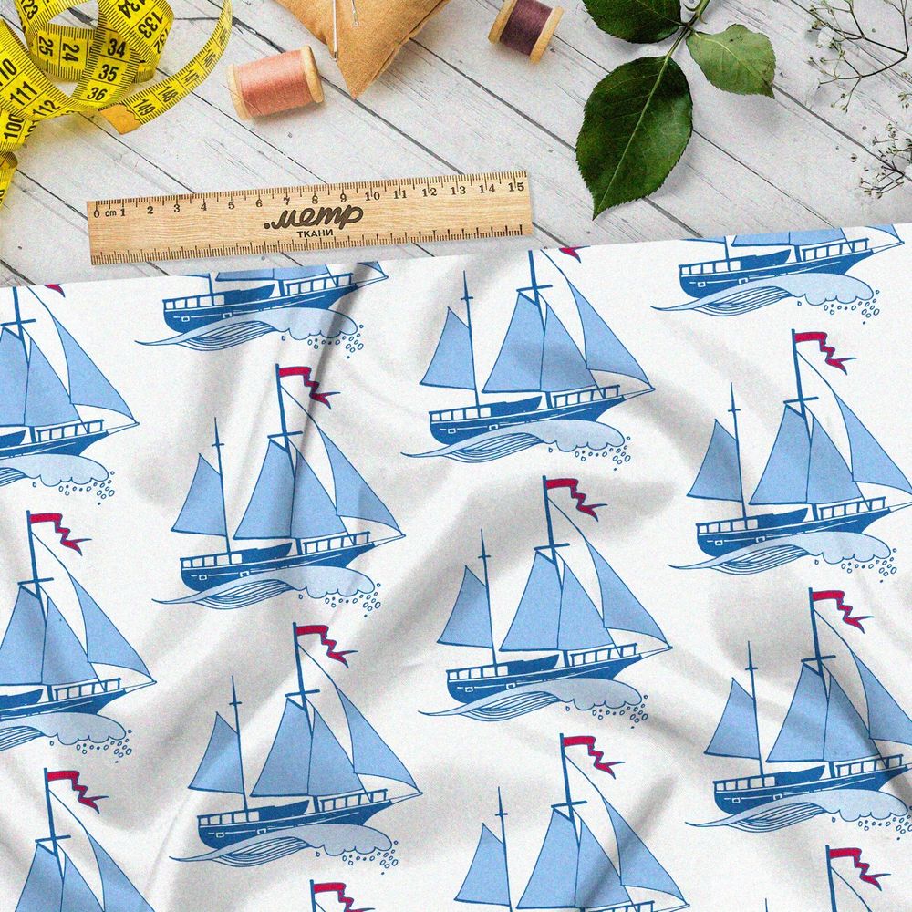 Ткань габардин синие корабли на белом фоне