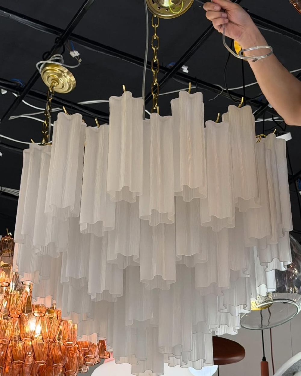 Люстра из стеклянных туб