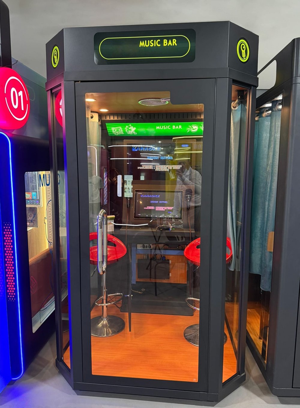 Интерактивная караоке-кабина «Music Bar»