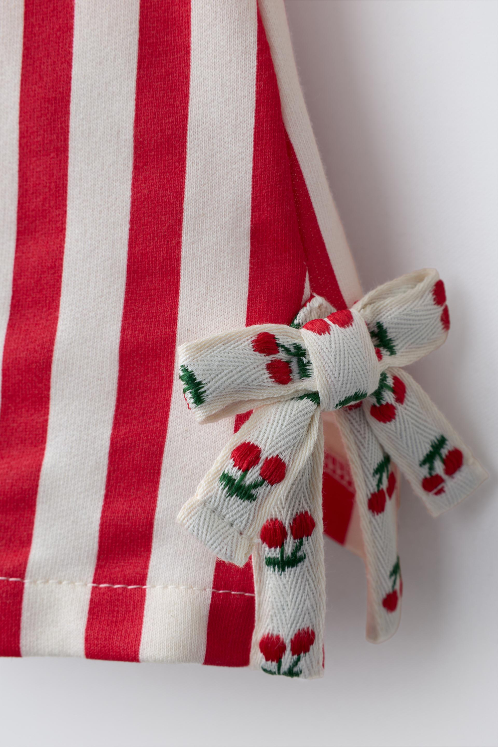 ZARA ФУТБОЛКА В ПОЛОСКУ С БАНТАМИ, БЕЛЫЙ/КРАСНЫЙ