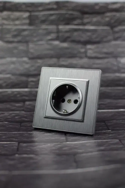 Розетка серая одинарная пластик