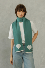 Изумрудный шарф с сердечками