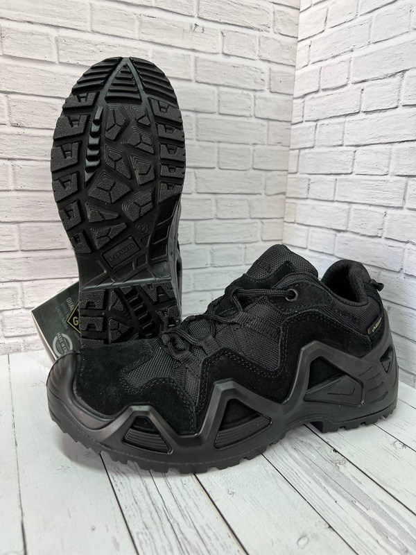 Треккинговые кроссовки Lowa / чёрный