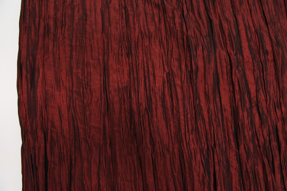 Тафта жатая красная