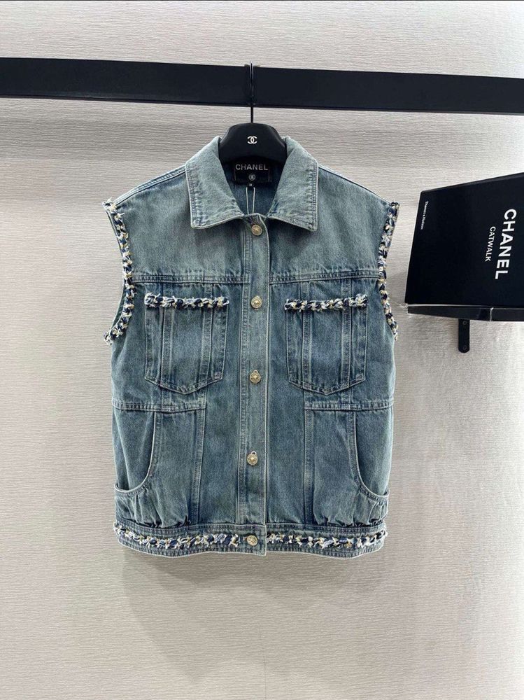 Жилет CHANEL