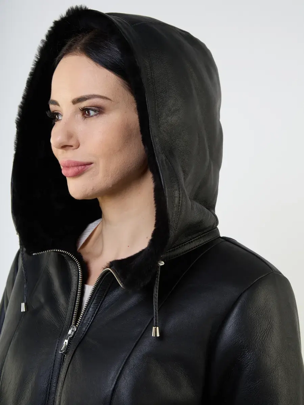 Дубленка натуральная зимняя с капюшоном