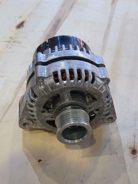 Генератор Маз, Лаз, Урал дв.ЯМЗ Евро-3 поликлиновой шкив, монокронштейн 28В 80А Радиоволна