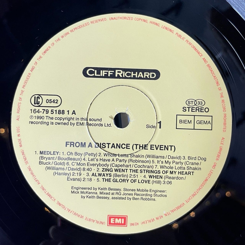 Винтажная виниловая пластинка LP Cliff Richard From A Distance The Event (Germany 1990)