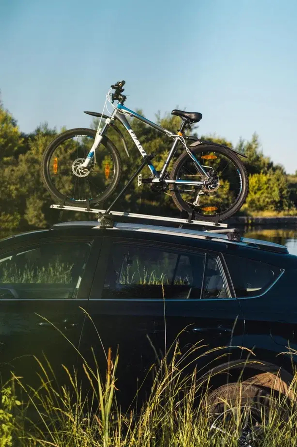 Велокрепления на крышу автомобиля  LUX PROFI 