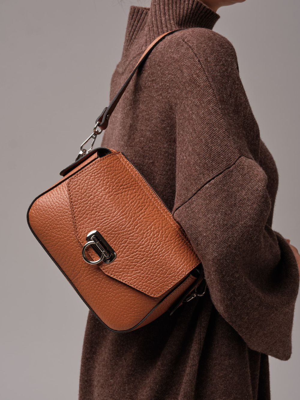 Женская сумка кросс-боди Azaro коричневый камень соло