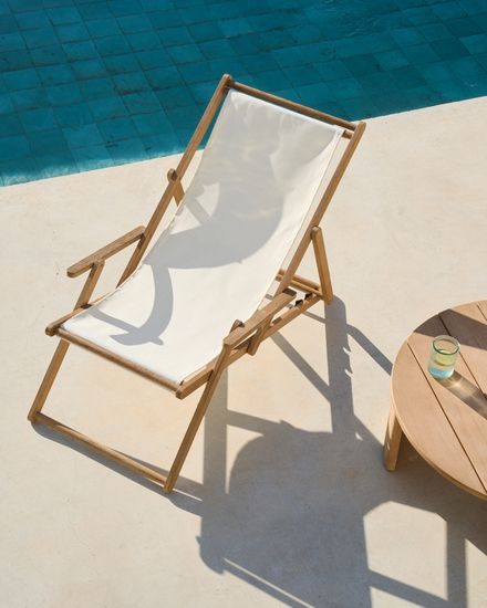 Cкладное кресло Vilara для улицы из акации и текстиля белого цвета La Forma Испания 