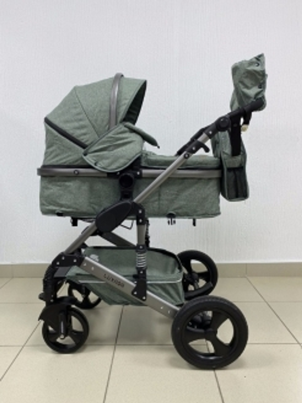 Коляска-трансформер LUXMOM 555-W 2В1 зеленый текстиль