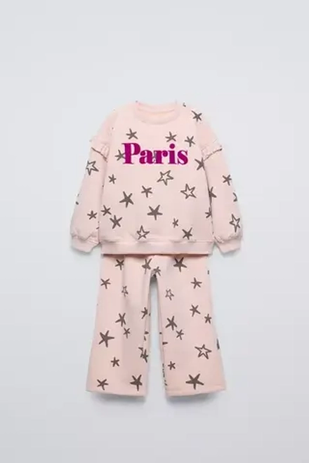 ZARA КОМПЛЕКТ ИЗ ТОЛСТОВКИ И БРЮК С ПРИНТОМ, ПАСТЕЛЬНО-РОЗОВЫЙ