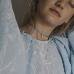 колье с лунным камнем из белого золота