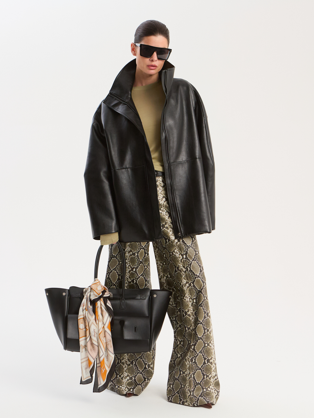 Куртка с воротником стойкой из экокожи