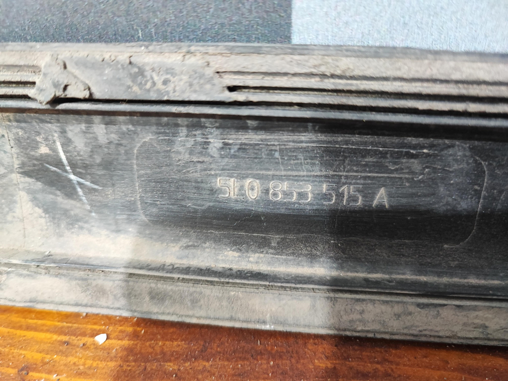 Накладка двери передней левой Skoda Yeti 13-18 Б/У Оригинал 5L0853515A