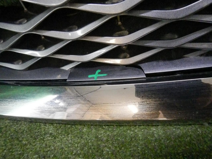 Решетка радиатора Infiniti QX80 (2017-2020)