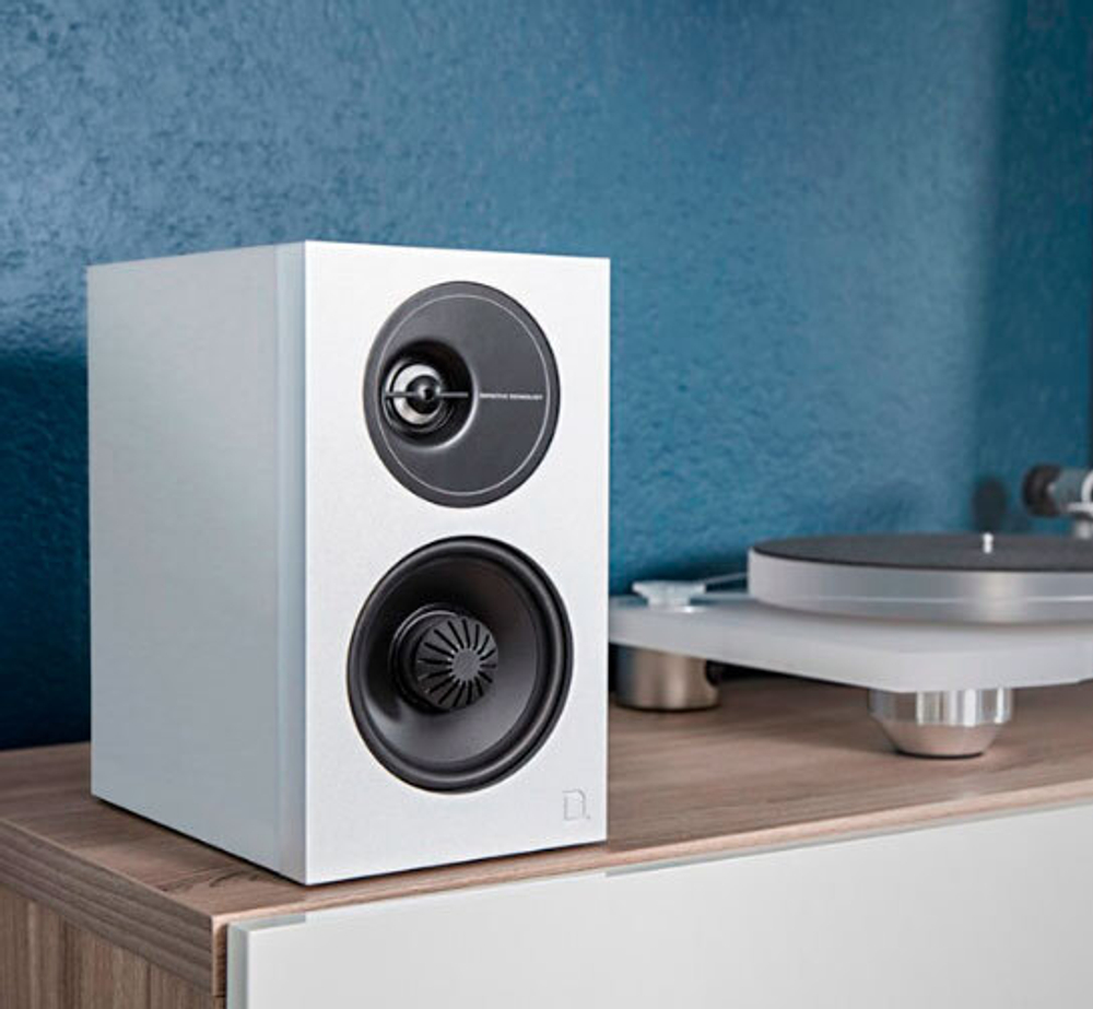 Definitive Technology Demand D7