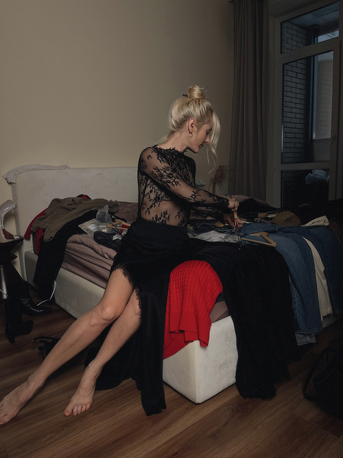 Юбка с разрезом и кружевом