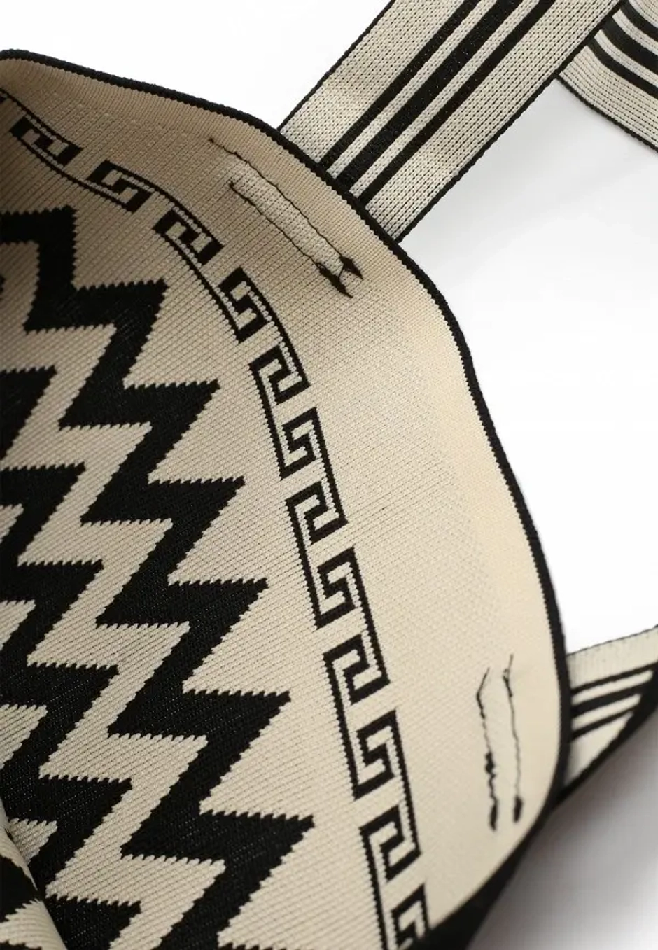 5161-045-650 white/black-25L Женская сумка