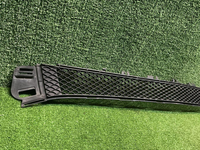 Решетка переднего бампера Mercedes E W213 (20-23)