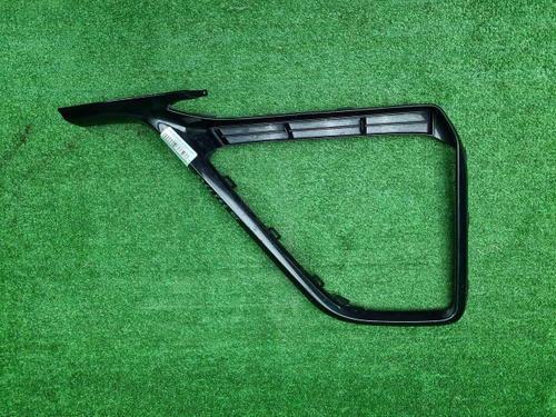 Накладка переднего бампера правая Hongqi HS3 23-нв