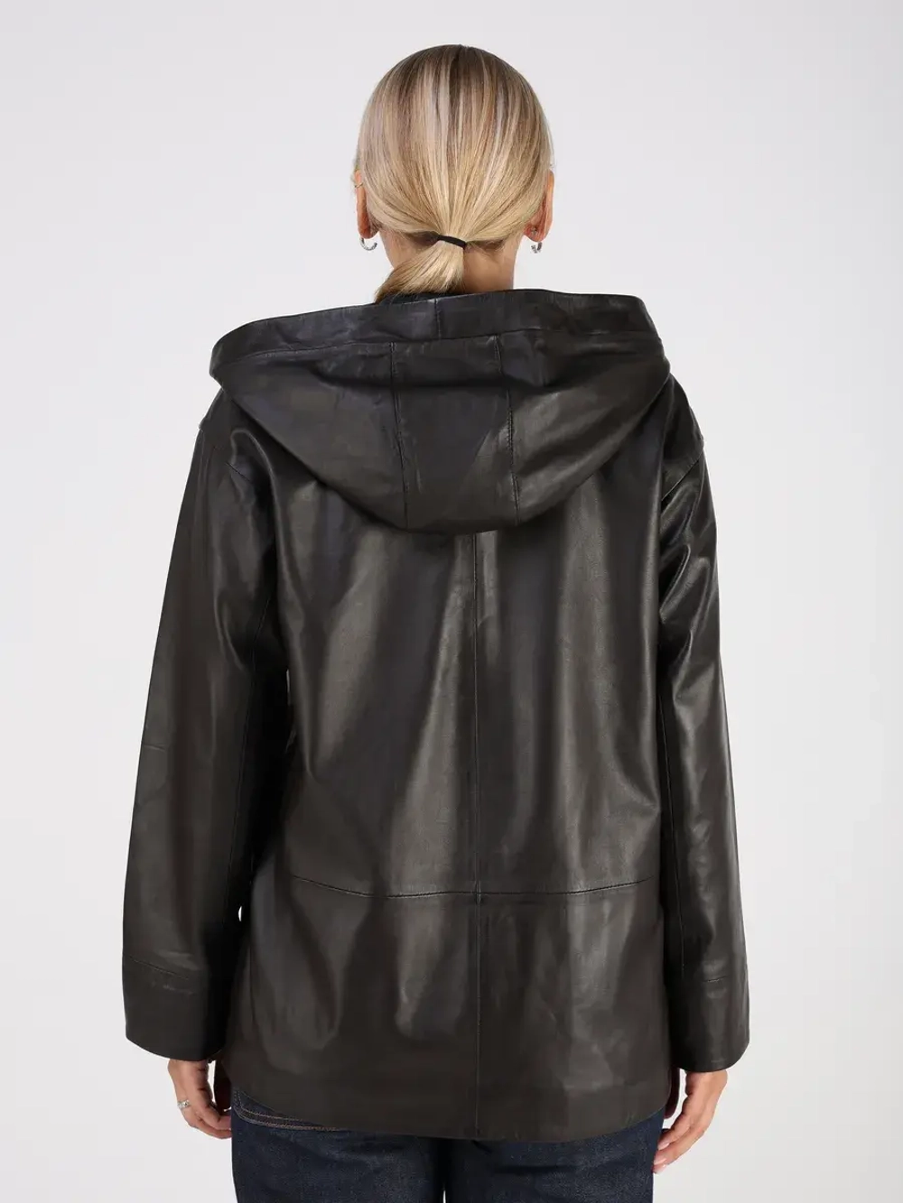 Кожаная куртка демисезонная с капюшоном