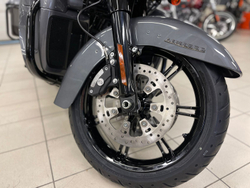 Road Glide Limited 114 Harley-Davidson - Gauntlet Gray Metallic (Black Finish)