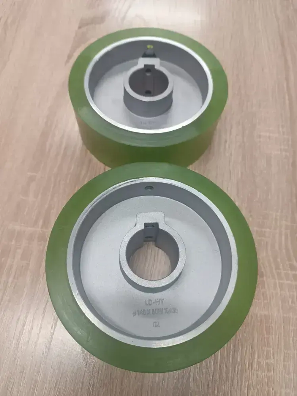 Ролик прижимной полиуретановый для четырехстороннего станка, размер 140х35х50мм (зелёный)