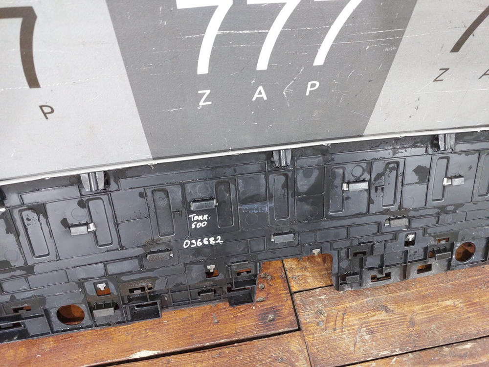 Накладка заднего бампера Tank 500 21-нв Б/У Оригинал 2804108XKV3AA