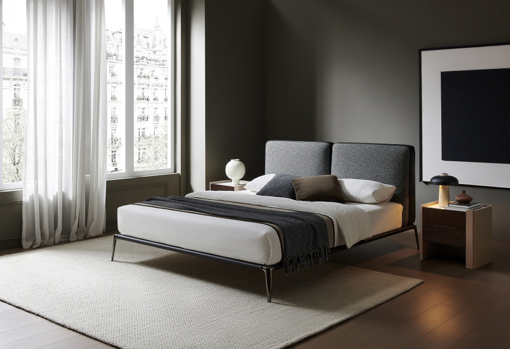 Двуспальная кровать на ножках Park 1