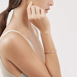 Браслет из золота 18 к (750 проба) с бриллиантами. Tiffany ✨ Коллекция T, В наличии