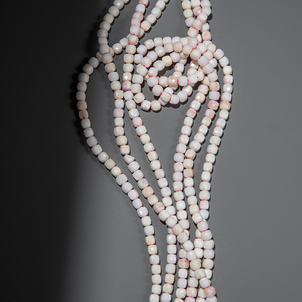 Бусины из раковины розовой королевской ракушки, куб 4,3мм, микроогранка