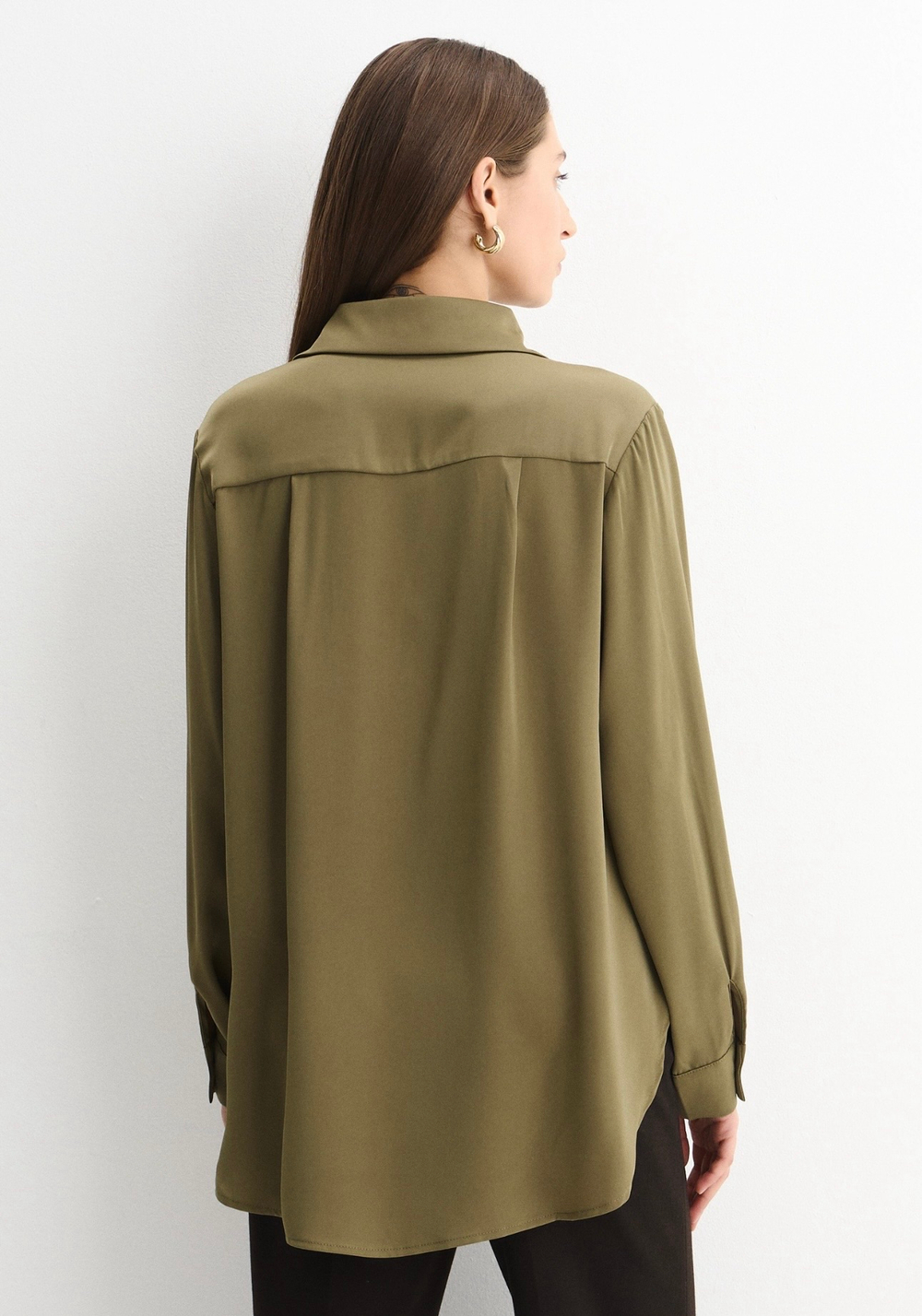 Блуза из атласа олива