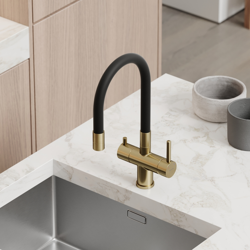 Смеситель для кухни Sancos Lucia с гибким изливом, цвет брашированное золото/черный, PVD покрытие, арт. SC4004BG