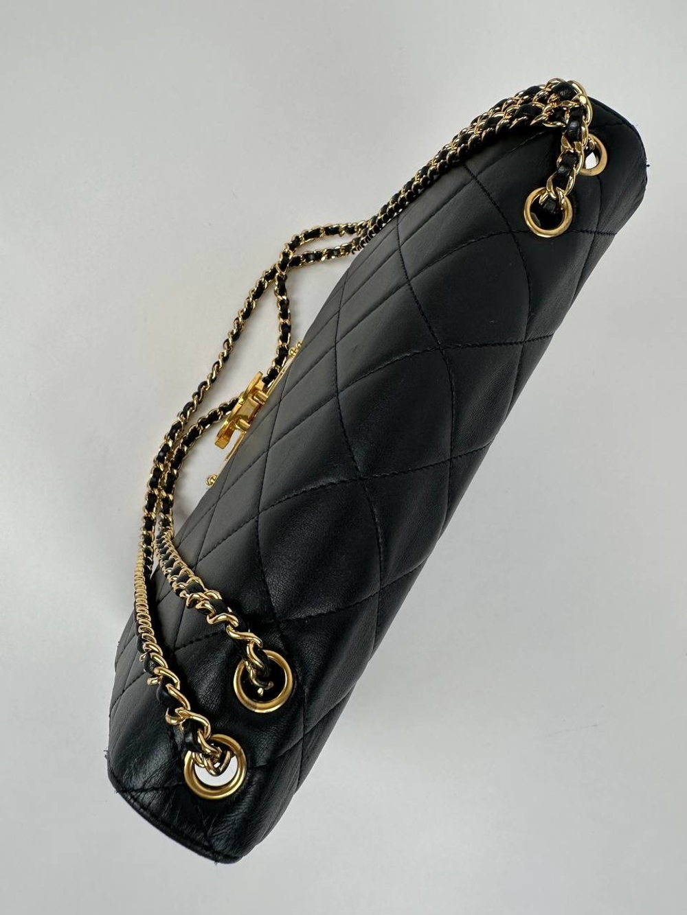 Сумка Chanel Black Quilted Lambskin Leather Golden Class Medium Flap