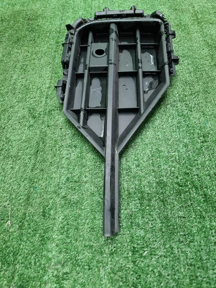 Решетка перед. бампера VW Touareg 3 (18-23) R-line