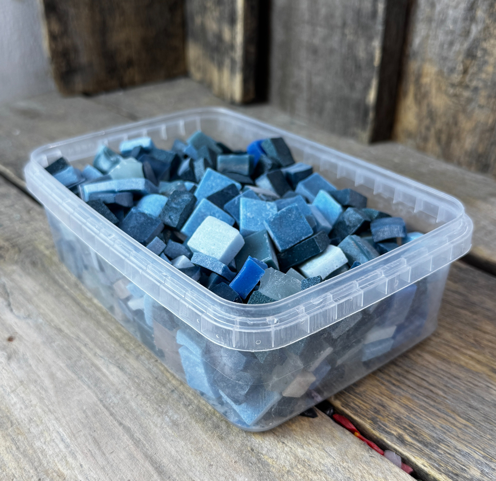 Смальта колотая разноформатная синих оттенков, 1.3 кг