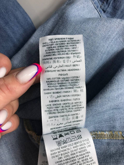Блузка Guess стильная со вставками, визуально 40 размер