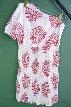 Платье для яркого и стильного образа, маркировка S, визуально на 44 размер