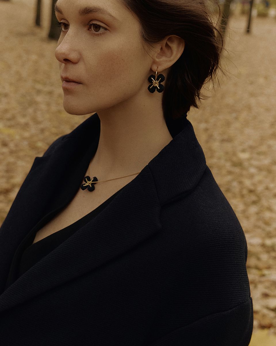 Моносерьга Beaded Flower Black